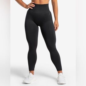 Pursue Fitness Leggings in size Medium